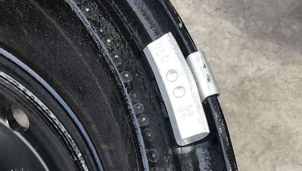 卡车平衡块装配图